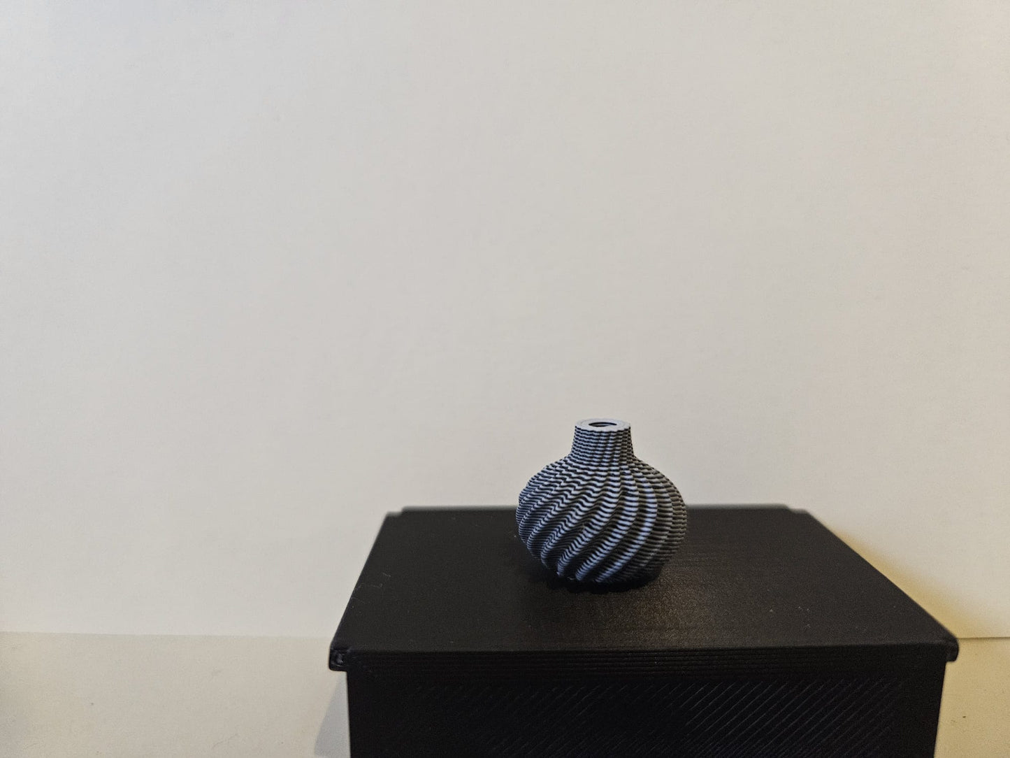 Dollhouse Vase Decoration - 2cm High