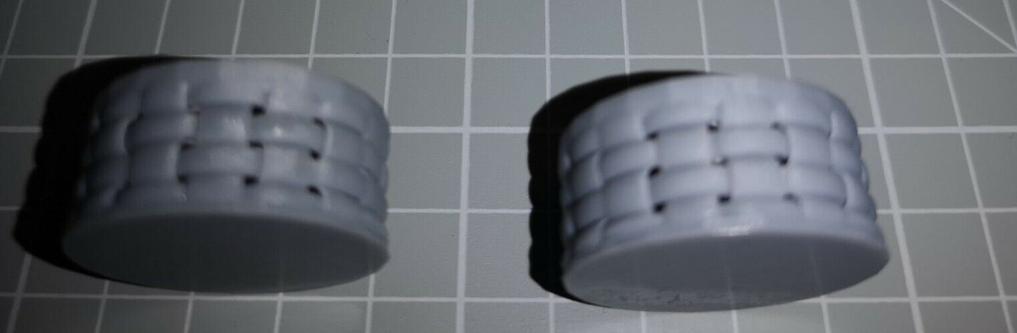 2 X Miniature Wicker Basket in plastic ideal for dollhouse