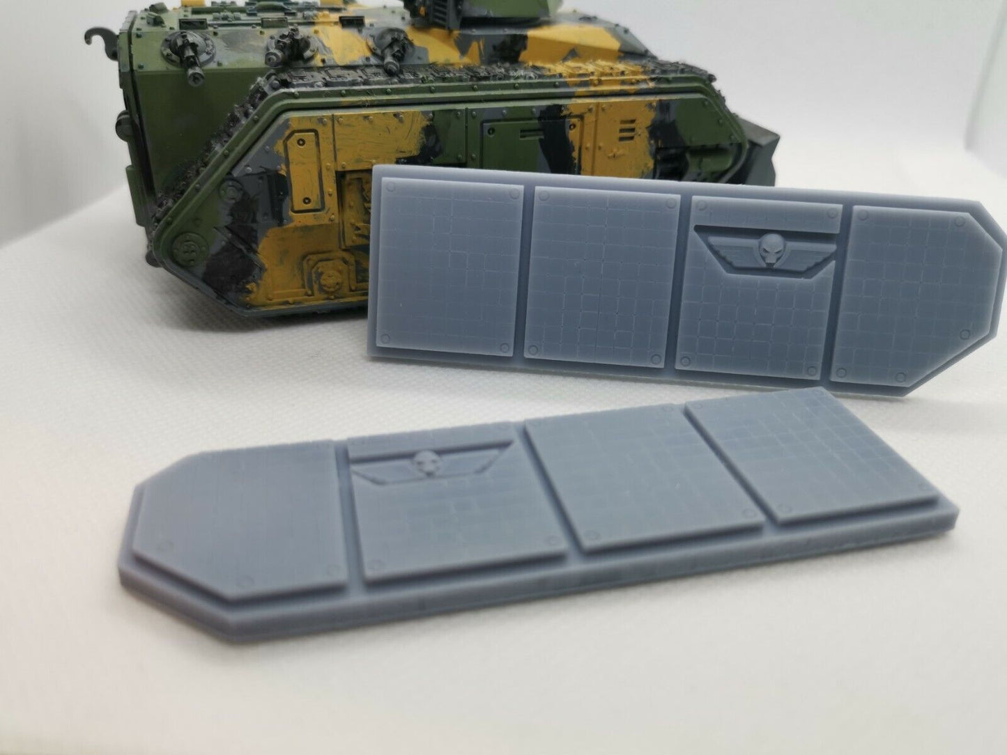 Extra Armour Side Panels with Skull compatible with WH 40 Chimera / 28mm