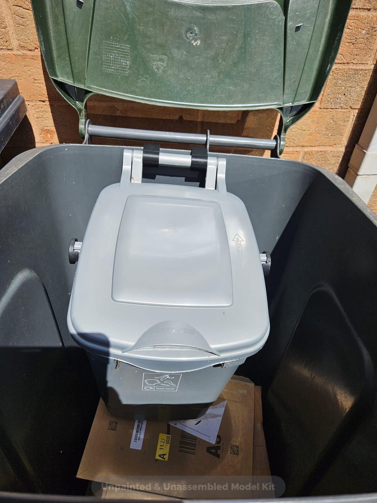 Food Waste Bin Clips - Bin Holder / Caddy Hook to put inside bin