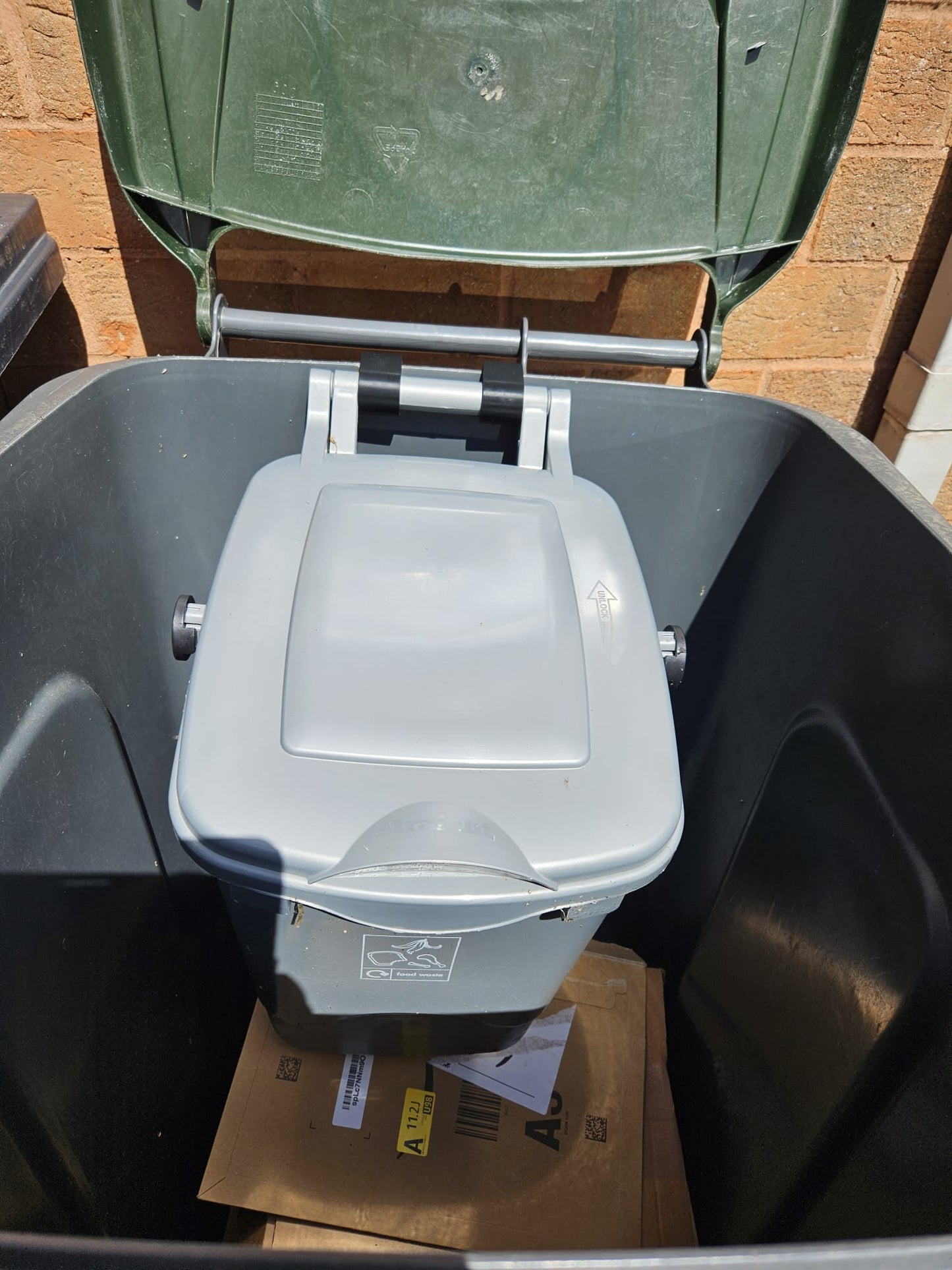 Food Waste Bin Clips - Bin Holder / Caddy Hook to put inside bin
