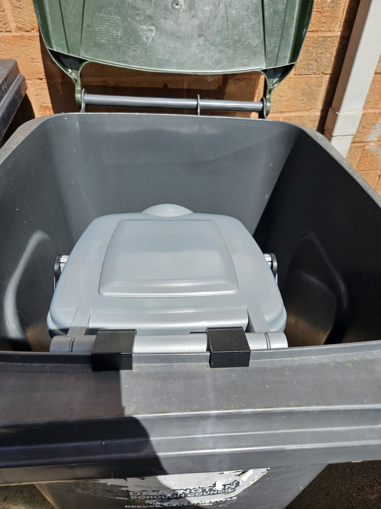 Food Waste Bin Clips - Bin Holder / Caddy Hook to put inside bin