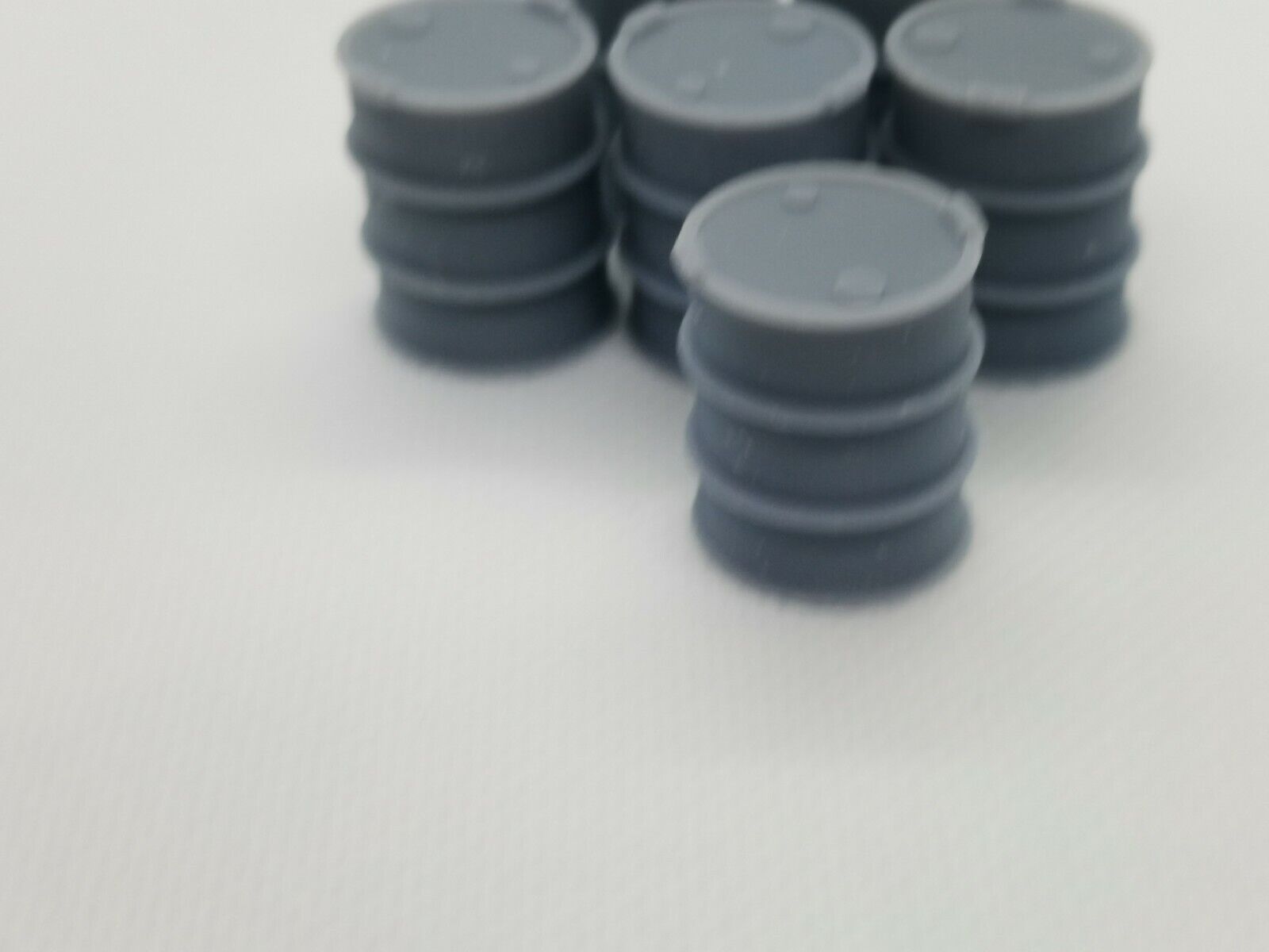 6 x Oil Drums for 28mm compatible with WH/ Terrain etc.